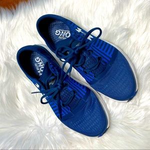 Mens UA Running shoes size 10